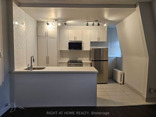 203-72 Wellesley St E, Toronto, ON, M4Y1H2 | Card Image