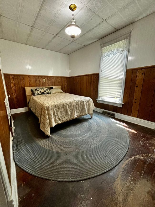 2nd Main Floor Bedroom | Image 6
