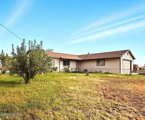 2 Pinehurst Ct, Yerington, NV, 89447-8763 | Card Image