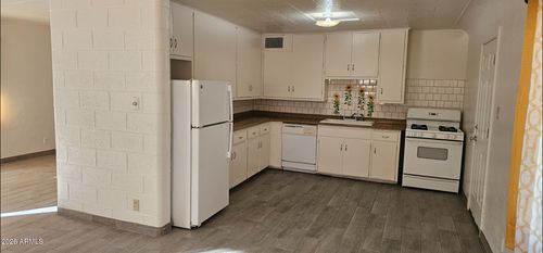 d-2138 E Turney Ave, Phoenix, AZ, 85016-5500 | Card Image