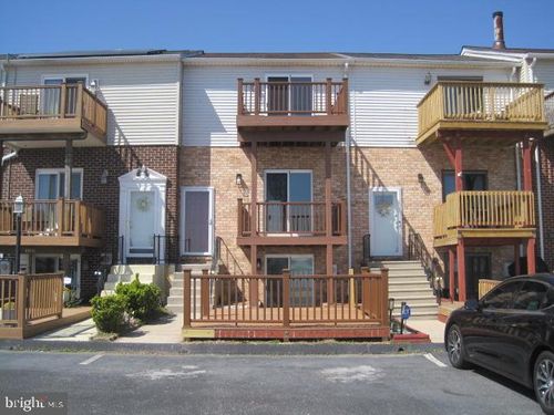 110 Villa Capri Cir, BALTIMORE, MD, 21221-7048 | Card Image