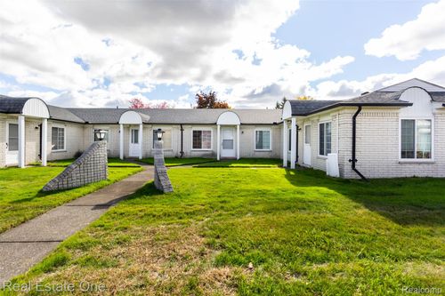 119-32745 Meadowbrook Ln, Warren, MI, 48093-1236 | Card Image