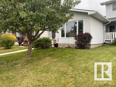 5014 52 Ave, Home with 3 bedrooms, 2 bathrooms and null parking in Calmar AB | Image 1