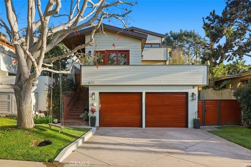 2212 N Ardmore Ave, Manhattan Beach, CA, 90266-2526 | Card Image