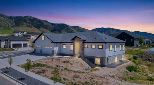 1088 E 200 N, Hyde Park, UT, 84318-4805 | Card Image
