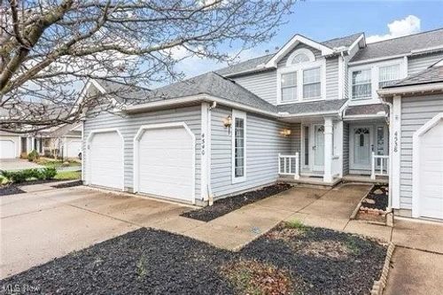 81-4540 Puritas Park Dr, Cleveland, OH, 44135-1702 | Card Image