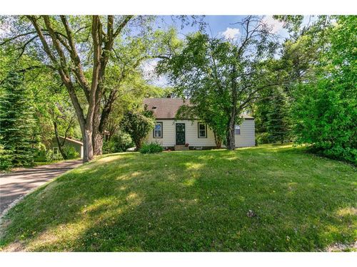 1612 County Road C, Maplewood, MN, 55109 | Card Image