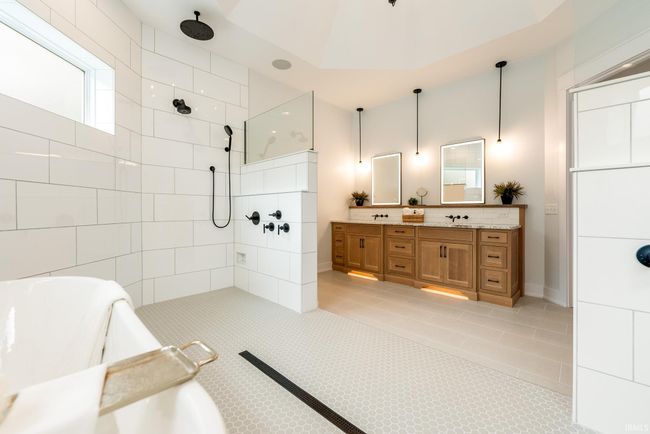 6793 E Eli Lilly Rd, House other with 9 bedrooms, 9 bathrooms and null parking in Syracuse IN | Image 23