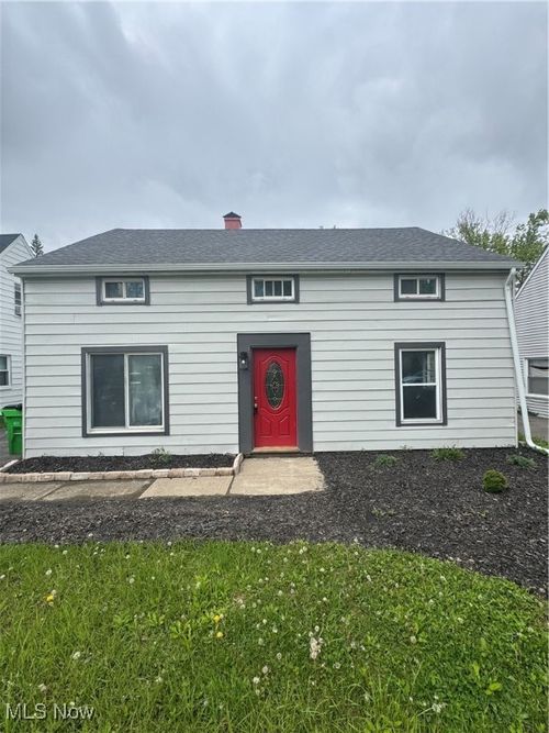 19401 Cherrywood Ln, Warrensville Heights, OH, 44128-2707 | Card Image