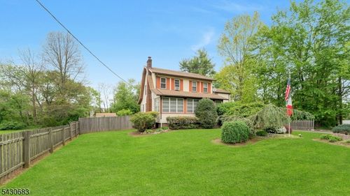 52 Passaic Ave, Livingston, NJ, 07039-5811 | Card Image