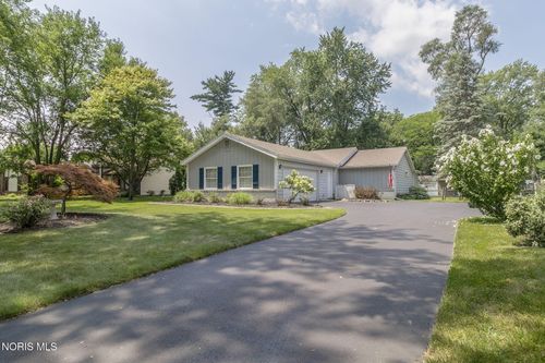 2049 Willowhill Ln, Toledo, OH, 43615-3745 | Card Image