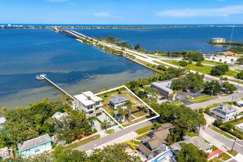 1811 Riverview Dr, MELBOURNE, FL, 32901-4711 | Card Image