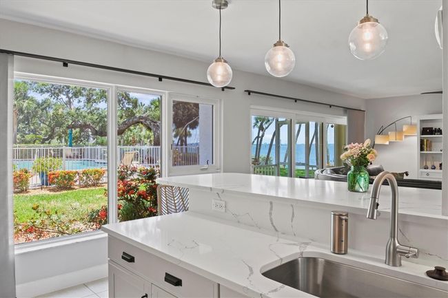 UNIT-103 - 1100 Imperial Dr, House other with 2 bedrooms, 2 bathrooms and null parking in Sarasota FL | Image 6