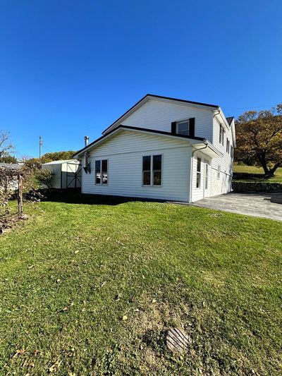 4103 E Cumberland Rd, Home with 3 bedrooms, 2 bathrooms and null parking in Bluefield WV | Image 3