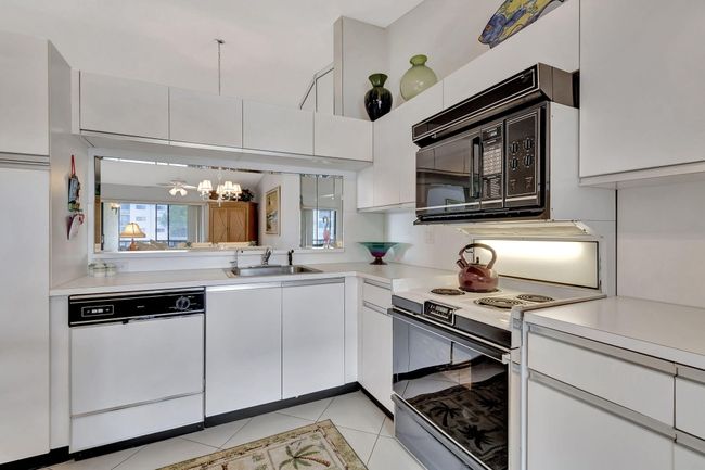 APT-201 - 7618 Tahiti Ln, Condo with 3 bedrooms, 2 bathrooms and null parking in Lake Worth FL | Image 12