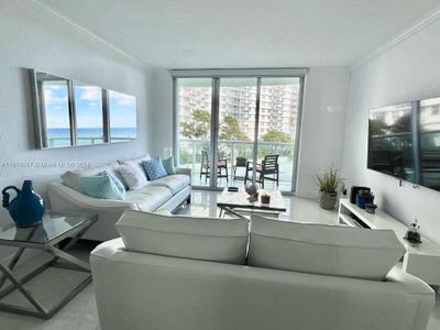 3Y - 3801 S Ocean Dr, Condo with 1 bedrooms, 1 bathrooms and null parking in Hollywood FL | Image 2