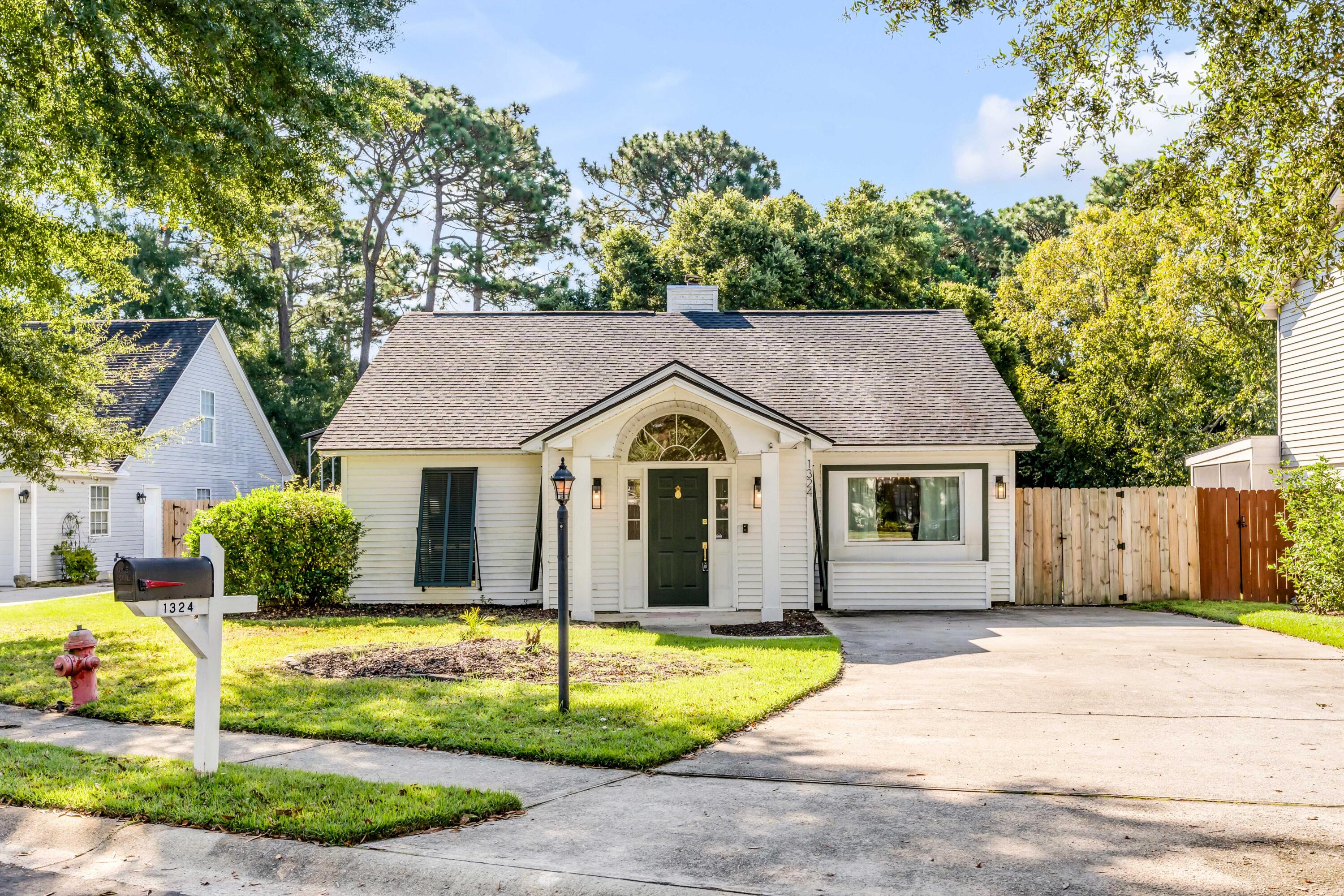 Cadence Dr, Mount Pleasant, SC 29466
