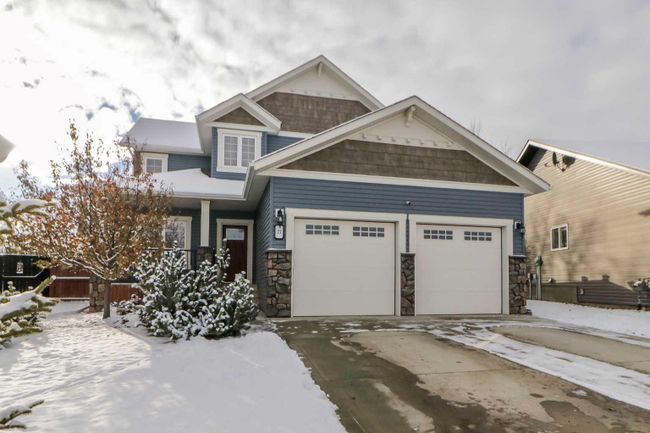 21 Regal Crt, House detached with 4 bedrooms, 3 bathrooms and 4 parking in Sylvan Lake AB | Image 2