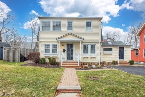 9 N Hillside Ave, Chatham, NJ, 07928-2515 | Card Image