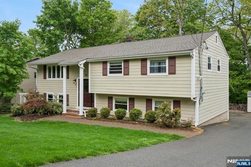 60 Edgemere Road, Livingston, NJ, 07039 | Card Image