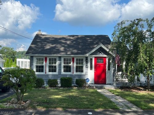 13 Willow St, Mount Arlington, NJ, 07856-1409 | Card Image