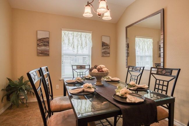 Light-filled breakfast room | Image 17