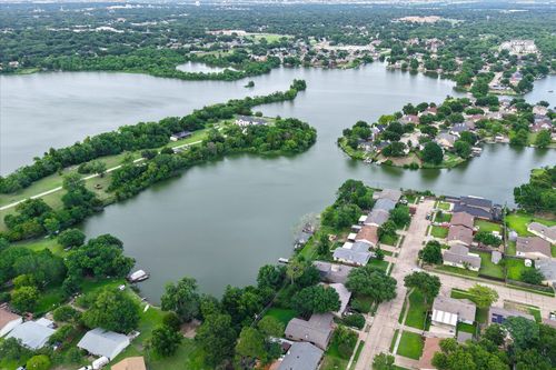 2001 Pebblebrook Trl, Irving, TX, 75060-7322 | Card Image