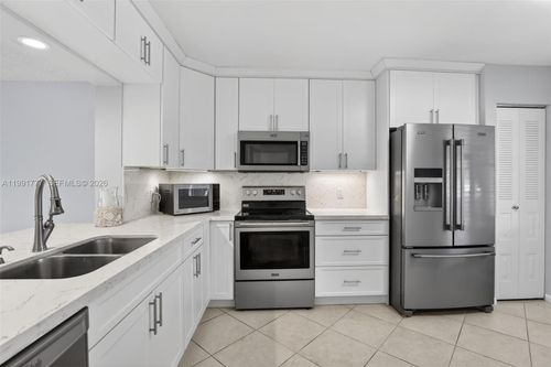 102a-901 Sw 128th Ter, PEMBROKE PINES, FL, 33027-1909 | Card Image
