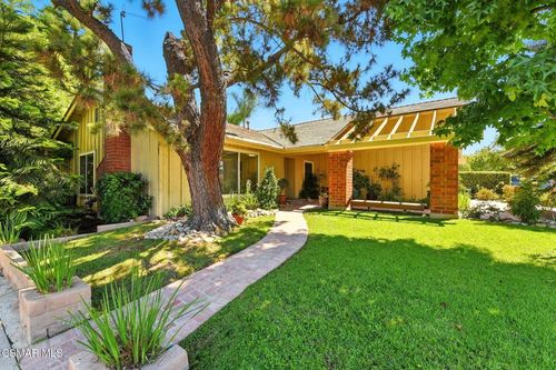 2387 Heywood St, Simi Valley, CA, 93065-3656 | Card Image