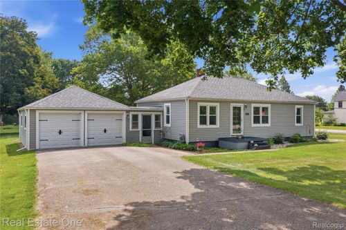 665 S Howell St, Pinckney, MI, 48169-8711 | Card Image
