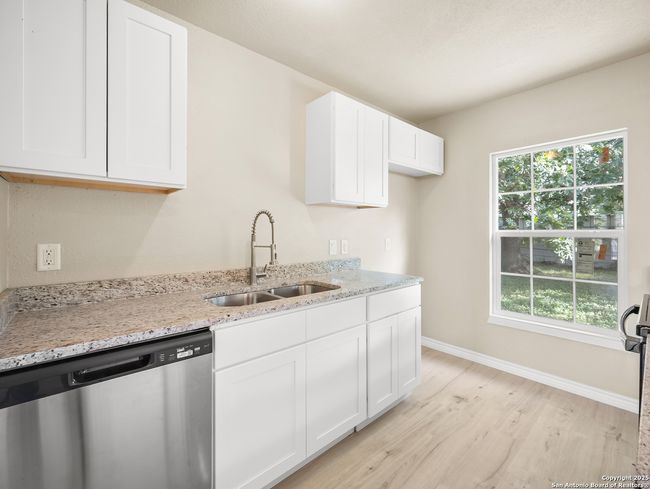 4819 Corian Oak Dr, House other with 3 bedrooms, 2 bathrooms and null parking in Kirby TX | Image 10