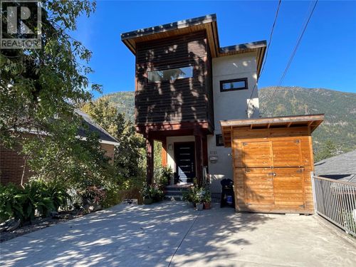 {{alt}} | Card Image