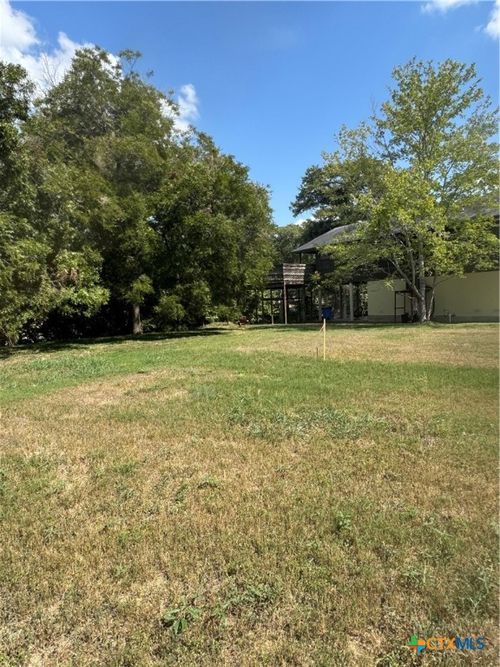 380 Guadalupe River Dr, Seguin, TX, 78155-7018 | Card Image