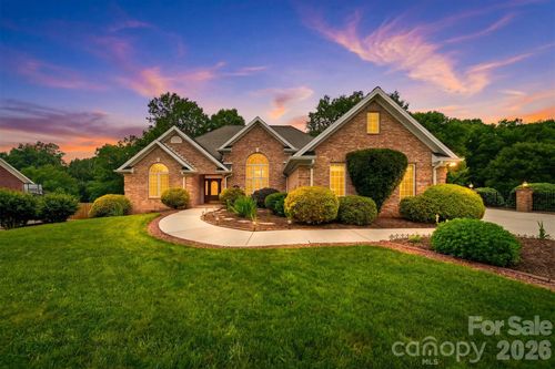 18 Mallard Ct, Granite Falls, NC, 28630-8656 | Card Image