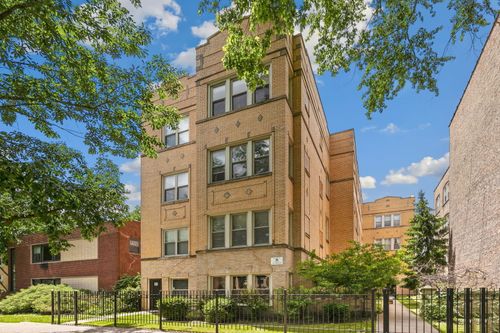 2w-4104 Mozart St, Chicago, IL, 60618-2735 | Card Image