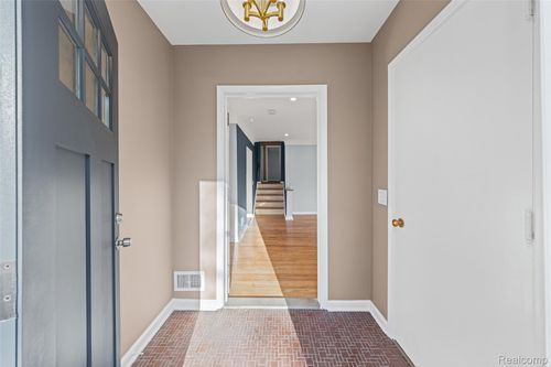 17240 Pontchartrain Blvd, Detroit, MI, 48203-4041 | Card Image