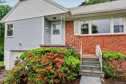 24 Bradford Ave, Harrison, NY, 10528-4304 | Card Image