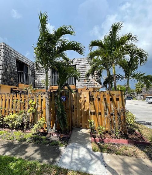 219-219 Lake Arbor Dr, Palm Springs, FL, 33461-2105 | Card Image
