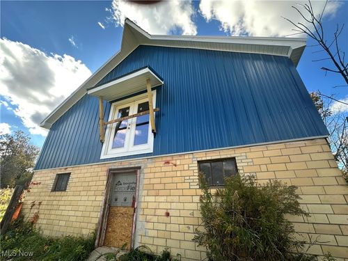 9368 Madison Rd, Montville, OH, 44064-8721 | Card Image