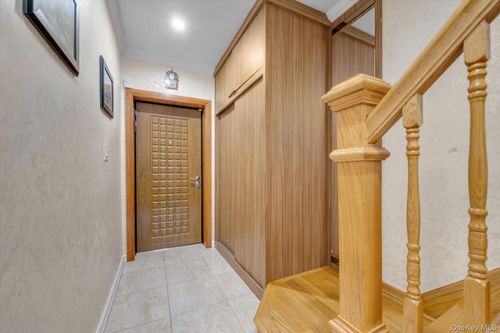 7510 169th St, Fresh Meadows, NY, 11366-1338 | Card Image