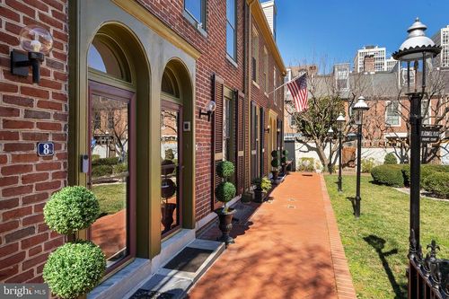 8 Blackwell Pl, PHILADELPHIA, PA, 19147-1611 | Card Image