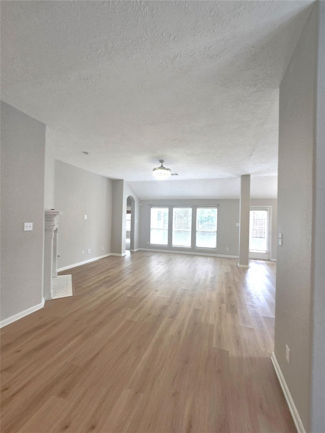 1907 Lazy Hollow Ln, House other with 3 bedrooms, 2 bathrooms and 2 parking in Pearland TX | Image 4