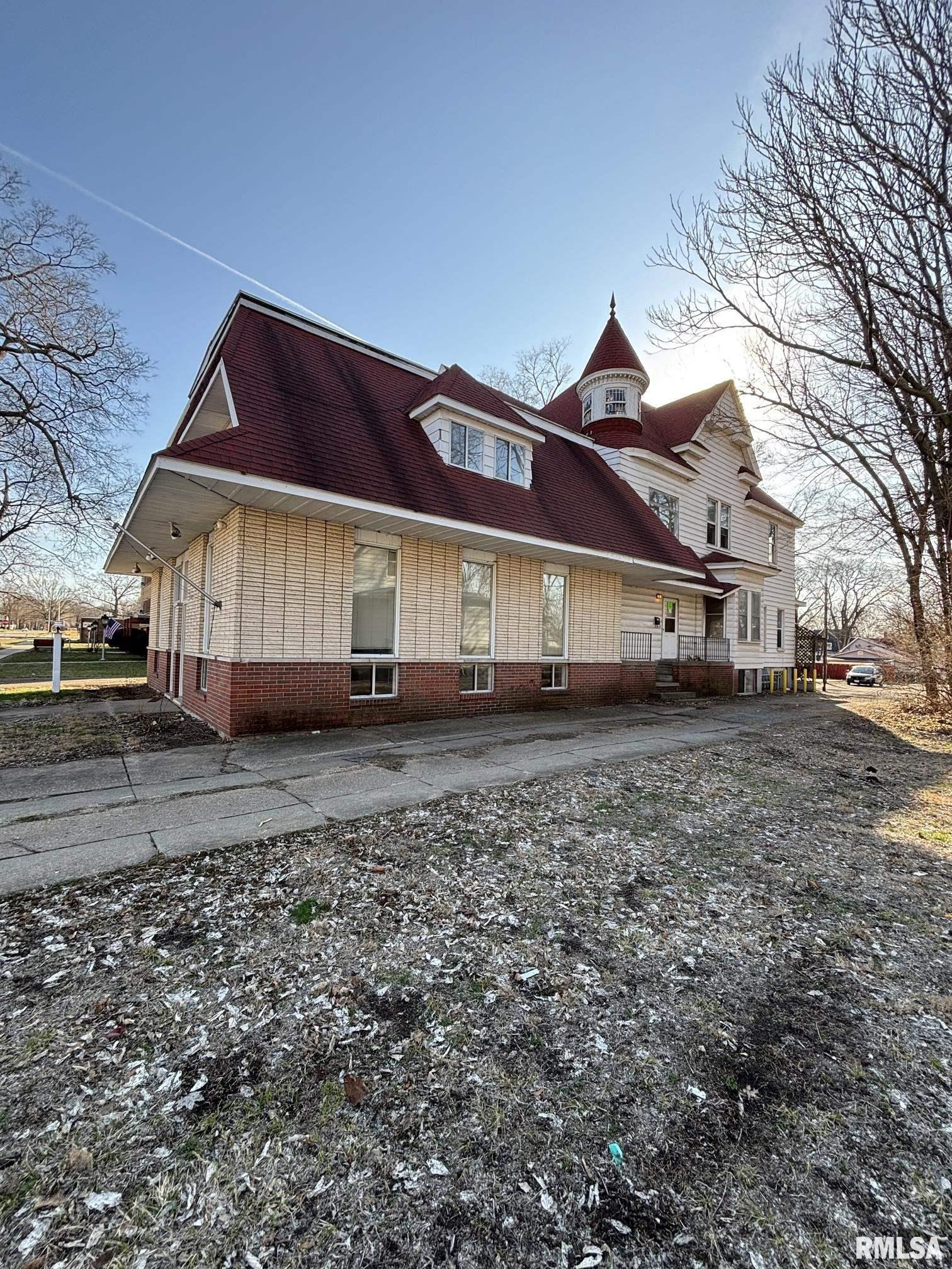 Commercial Sale in Pekin 2