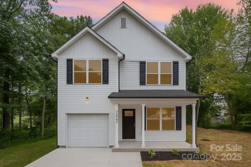 5596 Sandhurst Rd, Hickory, NC, 28602-5570 | Card Image