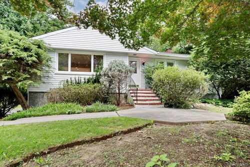160 Pascack Rd, Pearl River, NY, 10965-1625 | Card Image