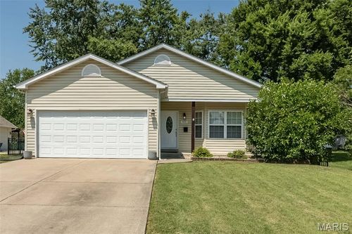 405 2nd St, Warrenton, MO, 63383-2708 | Card Image