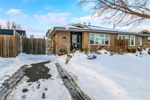 4 Maple Cres, Paris, ON, N3L3R4 | Card Image