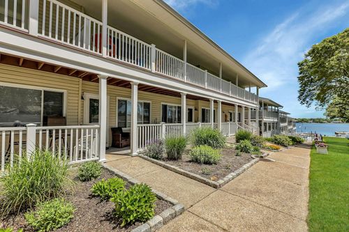 b5-81 W Tiana Rd, Hampton Bays, NY, 11946-3626 | Card Image