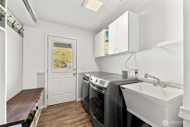 Laundry/mudroom | Image 17