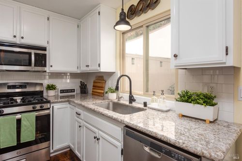 2734 Lakeview Drive, Santa Rosa, CA, 95405 | Card Image